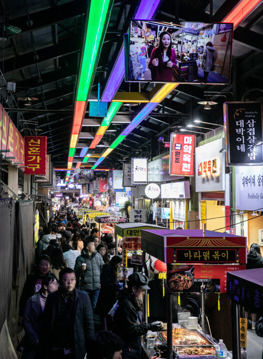 중기부는 '2022년 상권 르네상스 사업' 지원 대상지로 인천 부평, 광주 광산, 전북 익산 등 3곳을 추가 선정했다. <디지털타임스 DB>